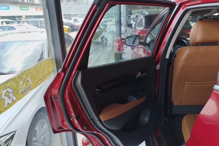 Used Dongfeng Fengdu MX5 2016 2.0L Automatic Flagship Edition Left Rear Door Interior