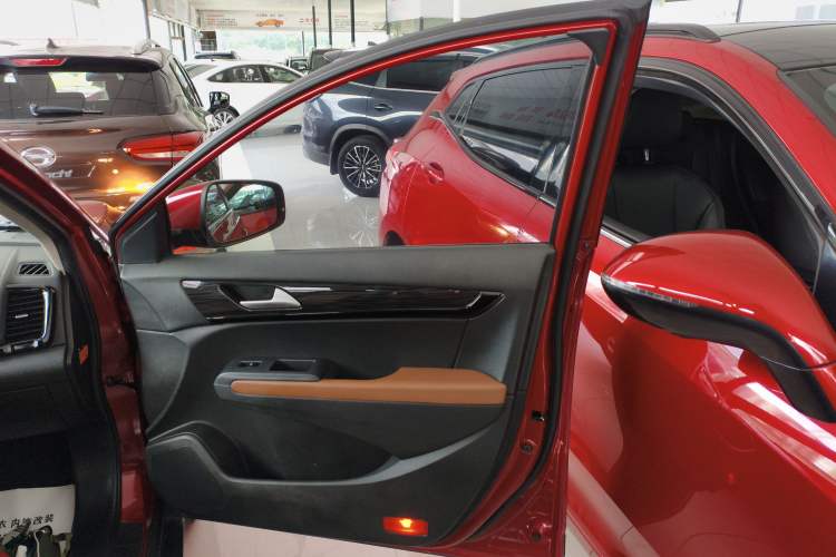 Used Dongfeng Fengdu MX5 2016 2.0L Automatic Flagship Edition Right Front Door Interior