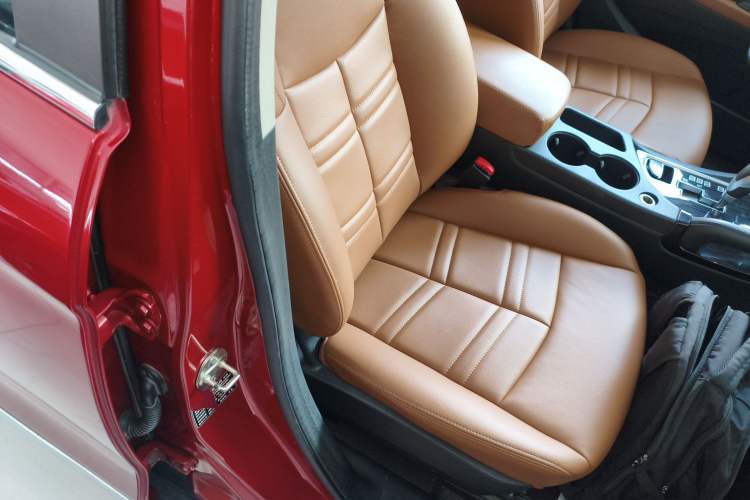 Used Dongfeng Fengdu MX5 2016 2.0L Automatic Flagship Edition Right Front Seat