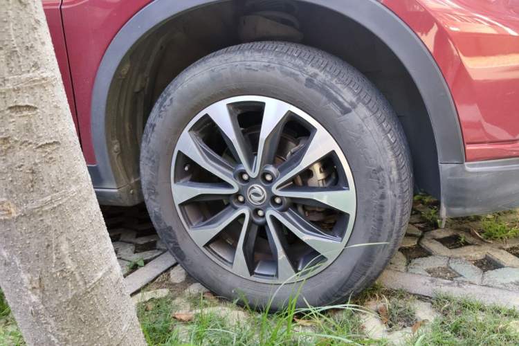 Used Dongfeng Fengdu MX5 2016 2.0L Automatic Flagship Edition Right Front Wheel Hub