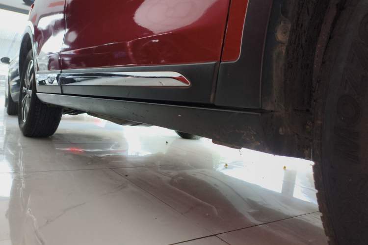 Used Dongfeng Fengdu MX5 2016 2.0L Automatic Flagship Edition Right Side Sill