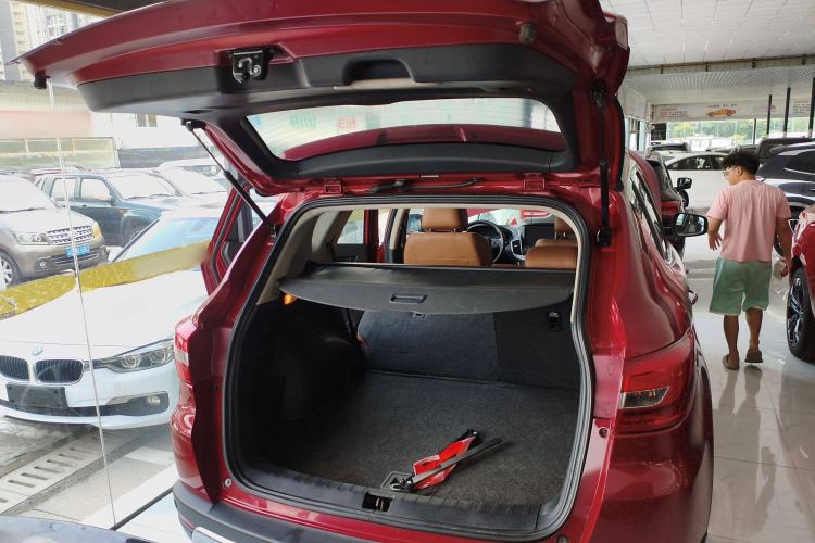 Used Dongfeng Fengdu MX5 2016 2.0L Automatic Flagship Edition Trunk