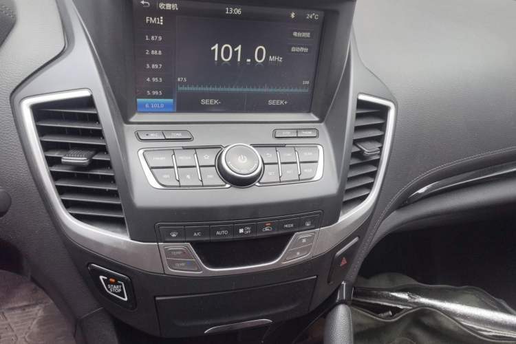Used Dongfeng Fengdu MX5 2016 2.0L Automatic Flagship Edition Audio And AC Panel