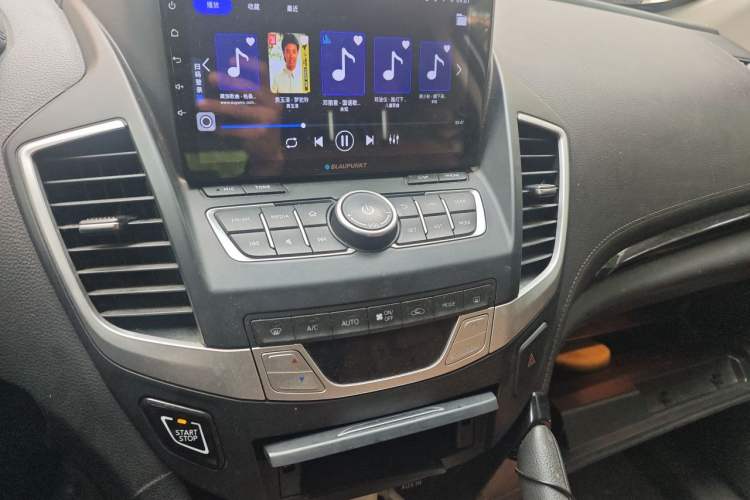 Used Dongfeng Fengdu MX5 2016 2.0L Automatic Flagship Edition Audio And AC Panel