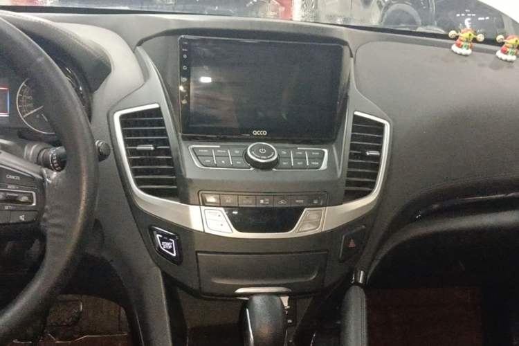 Used Dongfeng Fengdu MX5 2016 2.0L Automatic Flagship Edition Audio And AC Panel