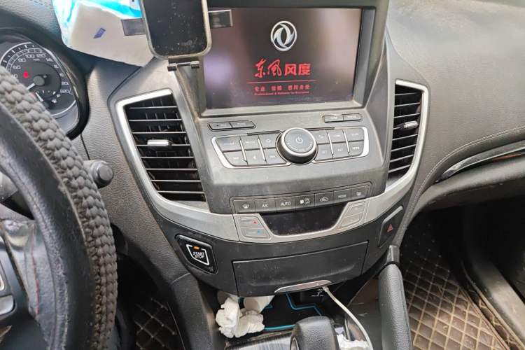 Used Dongfeng Fengdu MX5 2016 2.0L Automatic Flagship Edition Audio And AC Panel