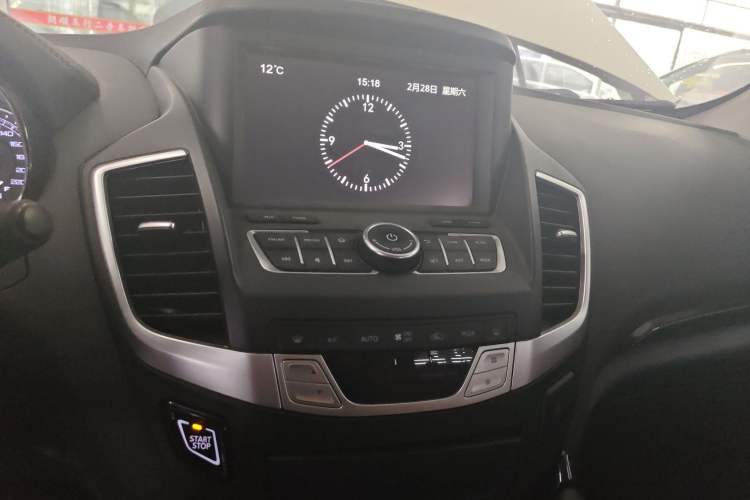 Used Dongfeng Fengdu MX5 2016 2.0L Automatic Flagship Edition Audio And AC Panel
