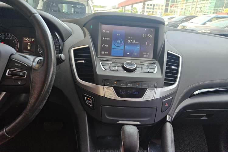 Used Dongfeng Fengdu MX5 2016 2.0L Automatic Flagship Edition Audio And AC Panel