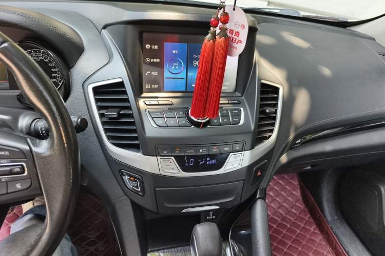 Used Dongfeng Fengdu MX5 2016 2.0L Automatic Flagship Edition Audio And AC Panel