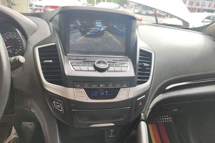 Used Dongfeng Fengdu MX5 2016 2.0L Automatic Flagship Edition Audio And AC Panel
