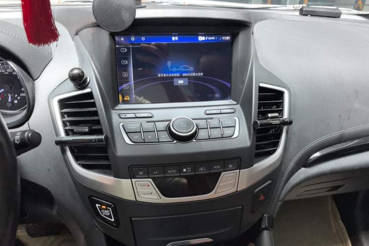 Used Dongfeng Fengdu MX5 2016 2.0L Automatic Flagship Edition Audio And AC Panel