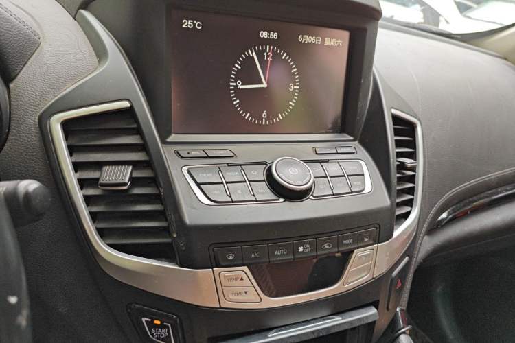 Used Dongfeng Fengdu MX5 2016 2.0L Automatic Flagship Edition Audio And AC Panel
