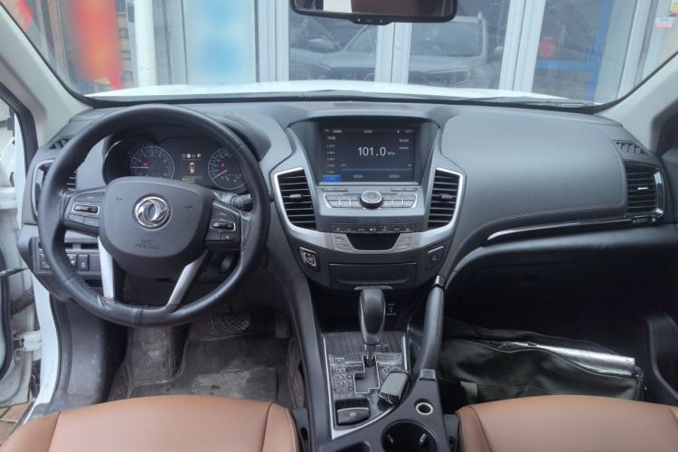 Used Dongfeng Fengdu MX5 2016 2.0L Automatic Flagship Edition Center Console