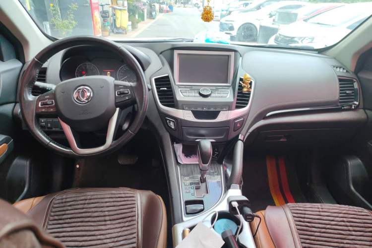 Used Dongfeng Fengdu MX5 2016 2.0L Automatic Flagship Edition Center Console