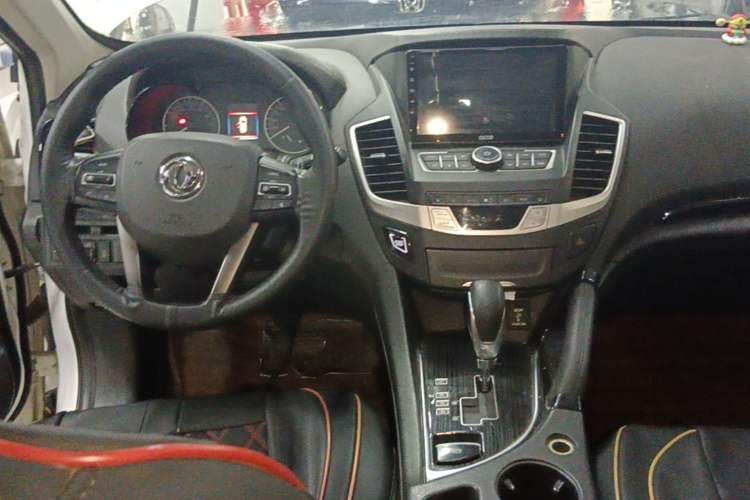 Used Dongfeng Fengdu MX5 2016 2.0L Automatic Flagship Edition Center Console