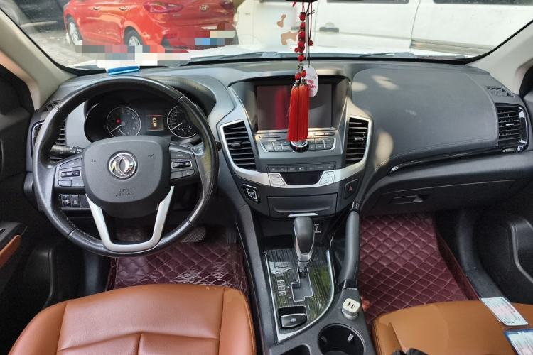Used Dongfeng Fengdu MX5 2016 2.0L Automatic Flagship Edition Center Console
