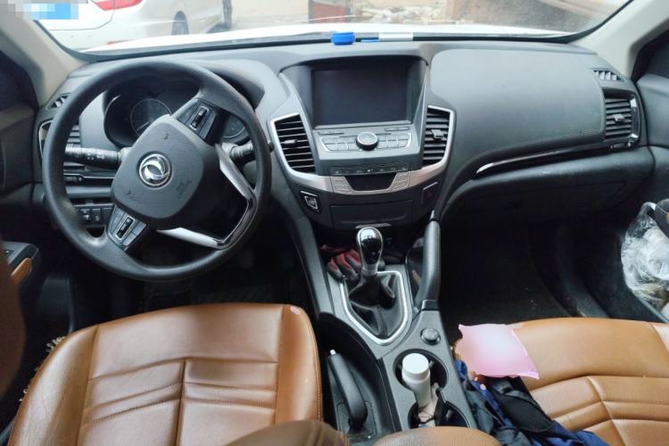 Used Dongfeng Fengdu MX5 2016 2.0L Manual Elite Edition Center Console