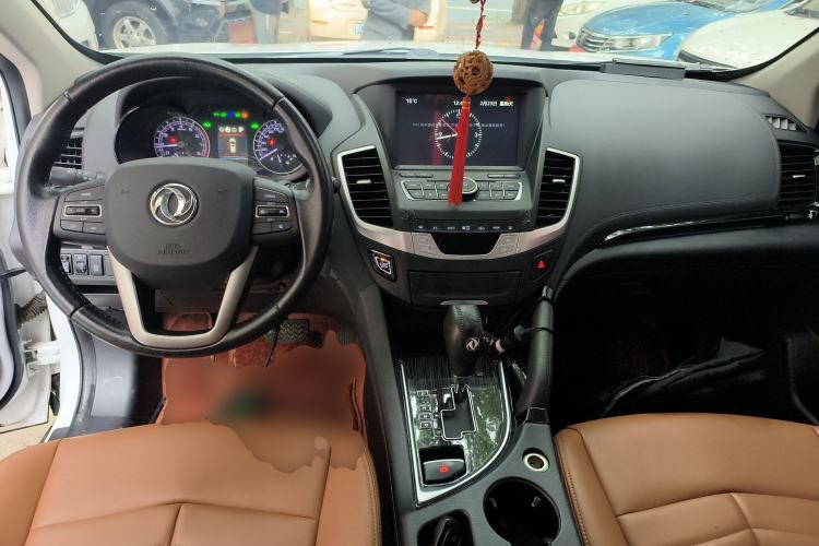 Used Dongfeng Fengdu MX5 2016 2.0L Automatic Flagship Edition Center Console