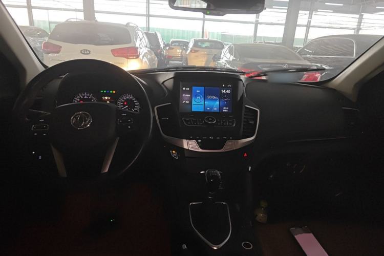 Used Dongfeng Fengdu MX5 2016 1.4T Manual Luxury Edition Center Console