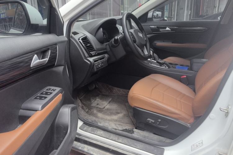 Used Dongfeng Fengdu MX5 2016 2.0L Automatic Flagship Edition Driver Seat