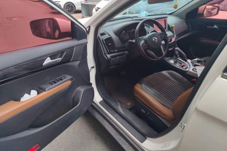 Used Dongfeng Fengdu MX5 2016 2.0L Automatic Flagship Edition Driver Seat
