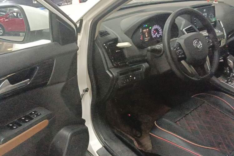 Used Dongfeng Fengdu MX5 2016 2.0L Automatic Flagship Edition Driver Seat