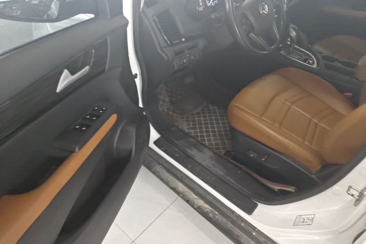 Used Dongfeng Fengdu MX5 2016 2.0L Automatic Flagship Edition Driver Seat
