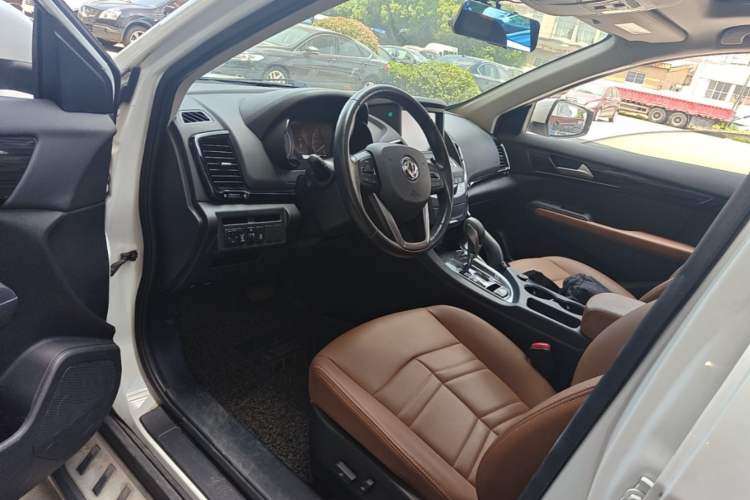 Used Dongfeng Fengdu MX5 2016 2.0L Automatic Flagship Edition Driver Seat