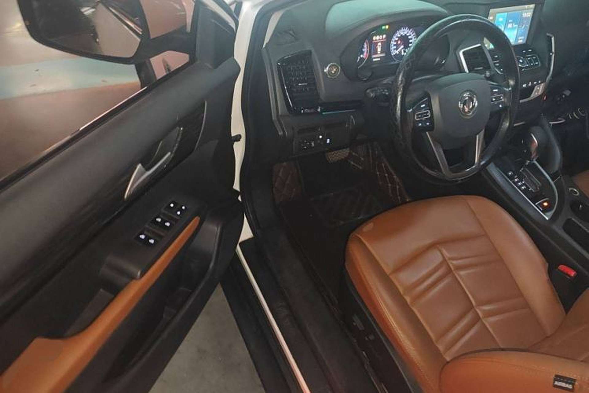 Used Dongfeng Fengdu MX5 2016 2.0L Automatic Flagship Edition Driver Seat