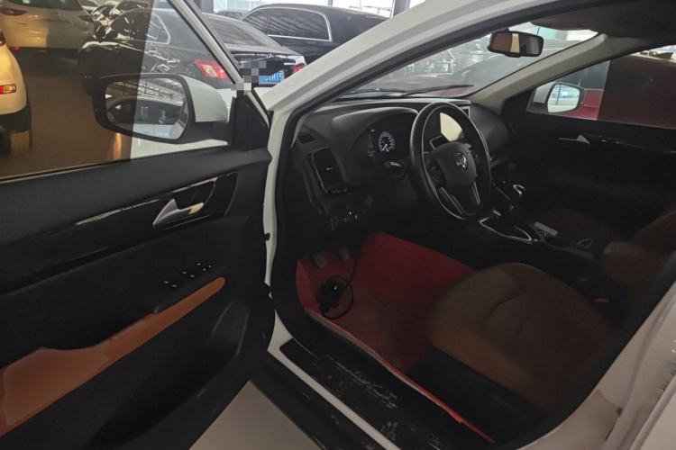 Used Dongfeng Fengdu MX5 2016 1.4T Manual Luxury Edition Driver Seat