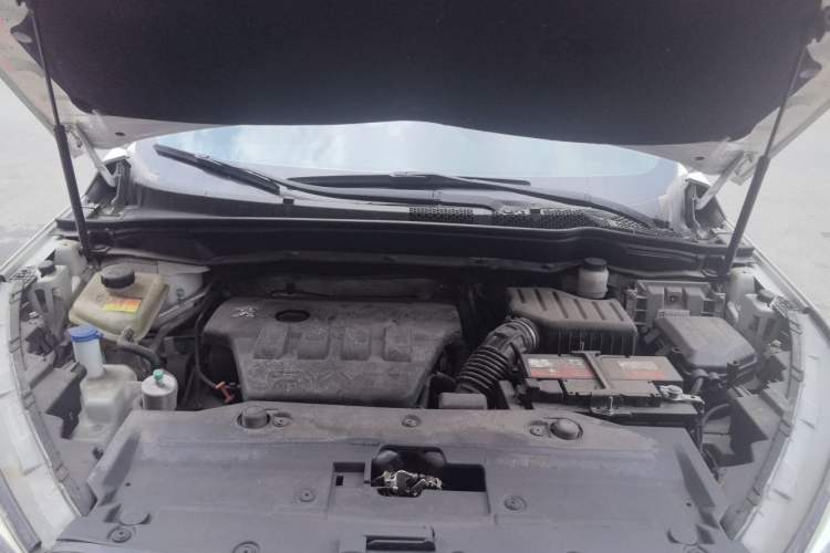 Used Dongfeng Fengdu MX5 2016 2.0L Automatic Flagship Edition Engine Bay