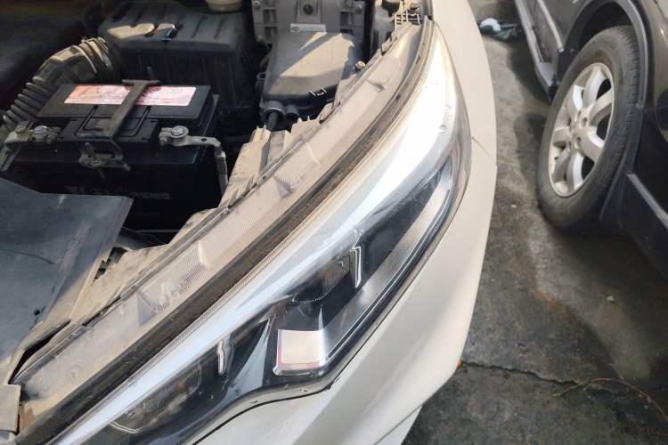 Used Dongfeng Fengdu MX5 2016 2.0L Automatic Flagship Edition Engine Bay Left