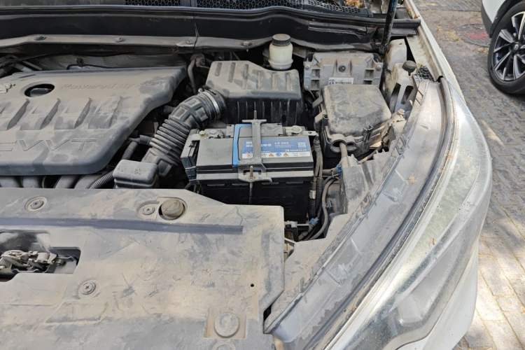 Used Dongfeng Fengdu MX5 2016 2.0L Automatic Flagship Edition Engine Bay Left