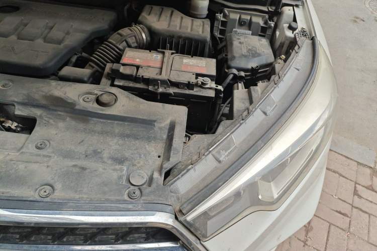 Used Dongfeng Fengdu MX5 2016 2.0L Automatic Flagship Edition Engine Bay Left