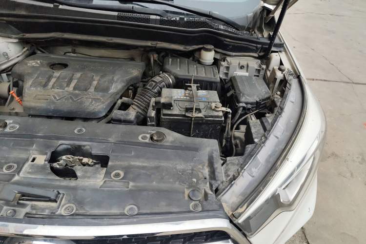 Used Dongfeng Fengdu MX5 2016 2.0L Manual Elite Edition Engine Bay Left