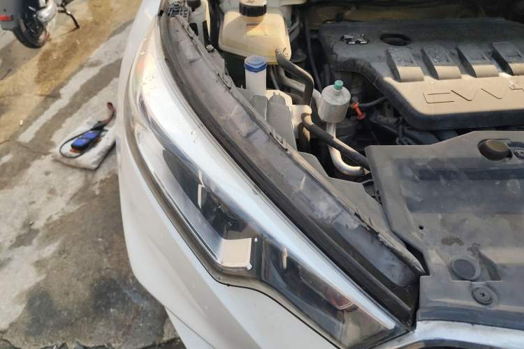 Used Dongfeng Fengdu MX5 2016 2.0L Automatic Flagship Edition Engine Bay Right