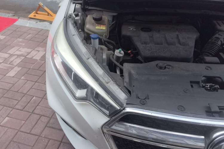 Used Dongfeng Fengdu MX5 2016 2.0L Automatic Flagship Edition Engine Bay Right
