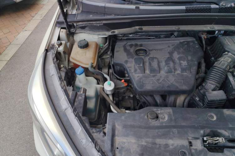 Used Dongfeng Fengdu MX5 2016 2.0L Automatic Flagship Edition Engine Bay Right