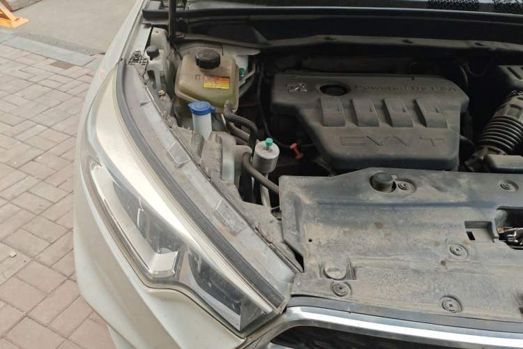 Used Dongfeng Fengdu MX5 2016 2.0L Automatic Flagship Edition Engine Bay Right