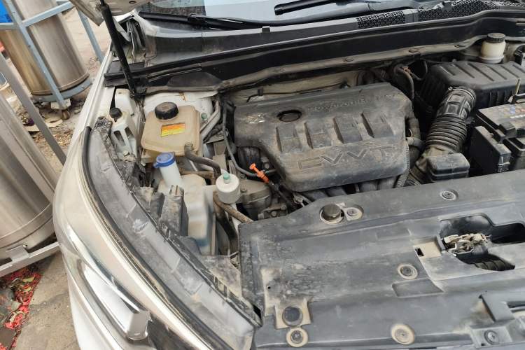 Used Dongfeng Fengdu MX5 2016 2.0L Manual Elite Edition Engine Bay Right