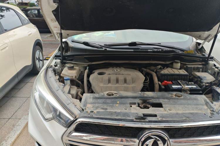 Used Dongfeng Fengdu MX5 2016 1.4T Manual Luxury Edition Engine Bay Right