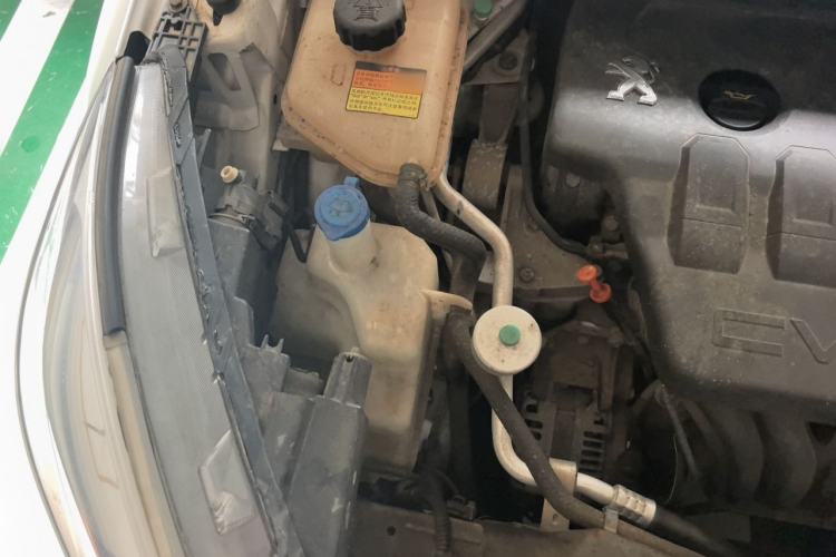 Used Dongfeng Fengdu MX5 2016 2.0L Automatic Flagship Edition Engine Bay Right