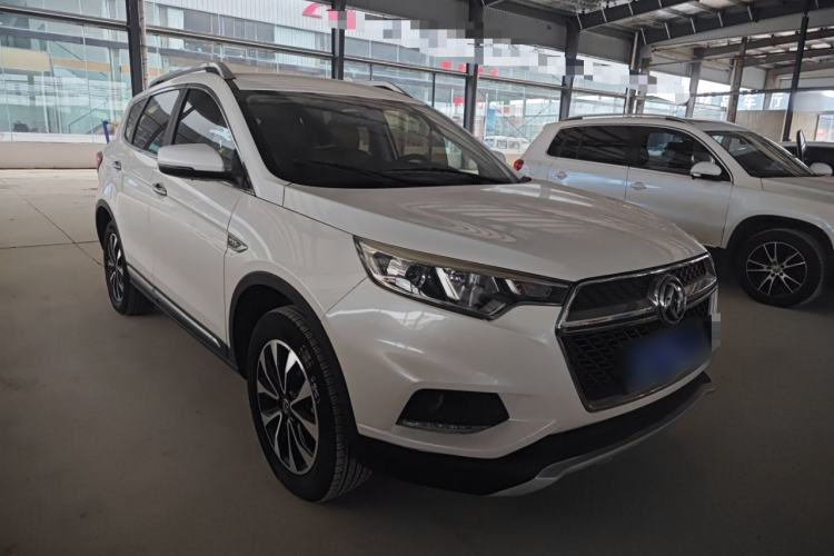 Used Dongfeng Fengdu MX5 2016 1.4T Manual Luxury Edition Front Right 45 Deg