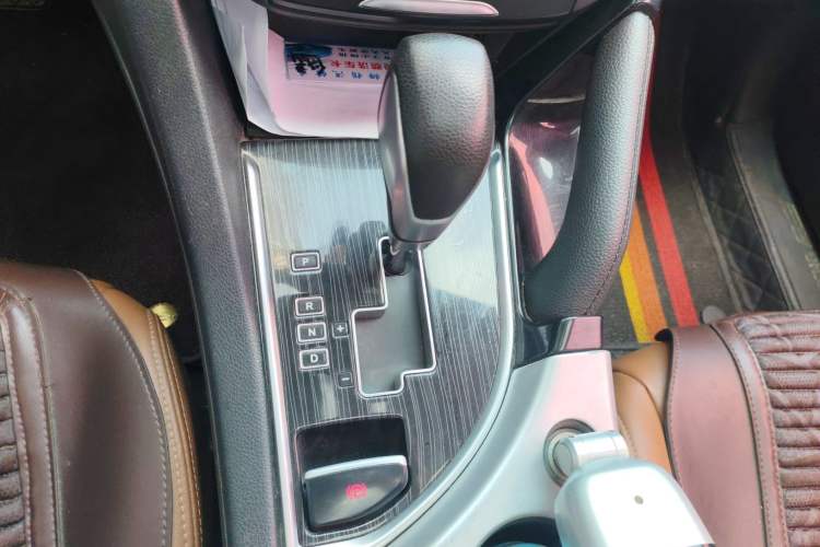 Used Dongfeng Fengdu MX5 2016 2.0L Automatic Flagship Edition Gear Lever