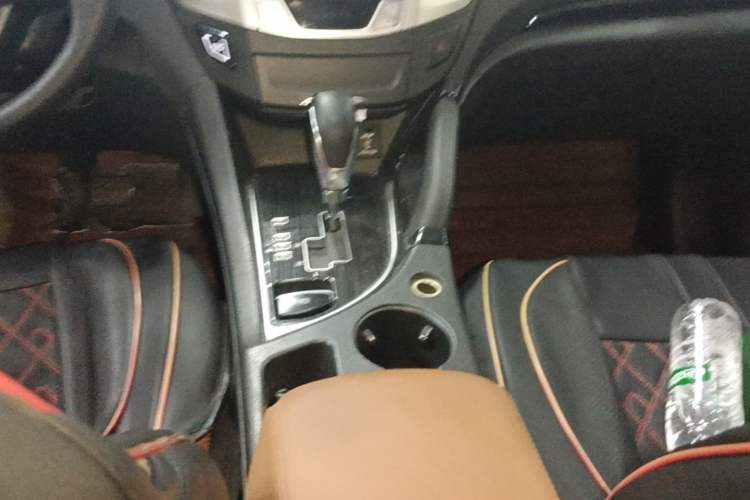 Used Dongfeng Fengdu MX5 2016 2.0L Automatic Flagship Edition Gear Lever
