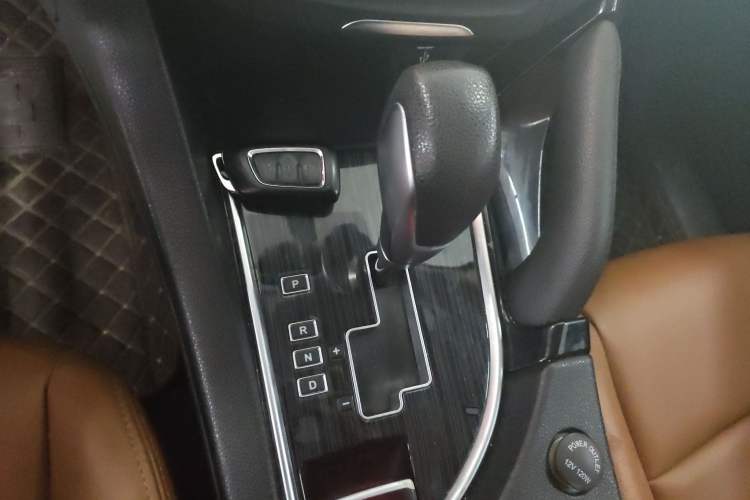 Used Dongfeng Fengdu MX5 2016 2.0L Automatic Flagship Edition Gear Lever