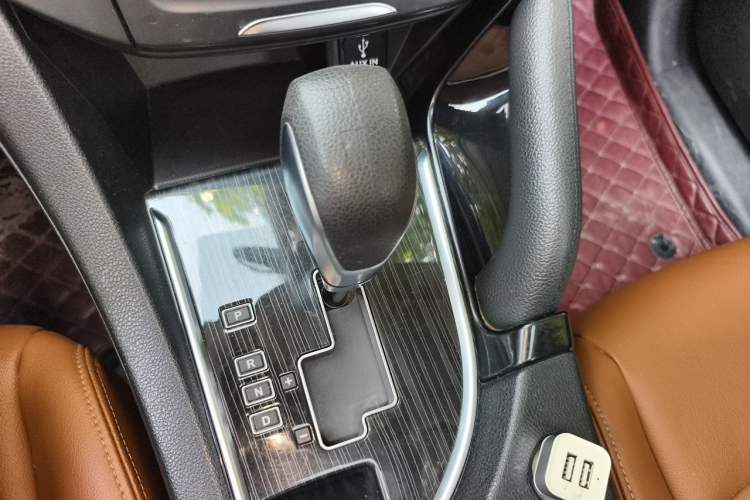 Used Dongfeng Fengdu MX5 2016 2.0L Automatic Flagship Edition Gear Lever