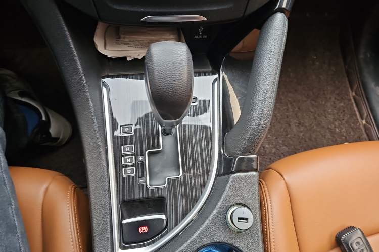 Used Dongfeng Fengdu MX5 2016 2.0L Automatic Flagship Edition Gear Lever