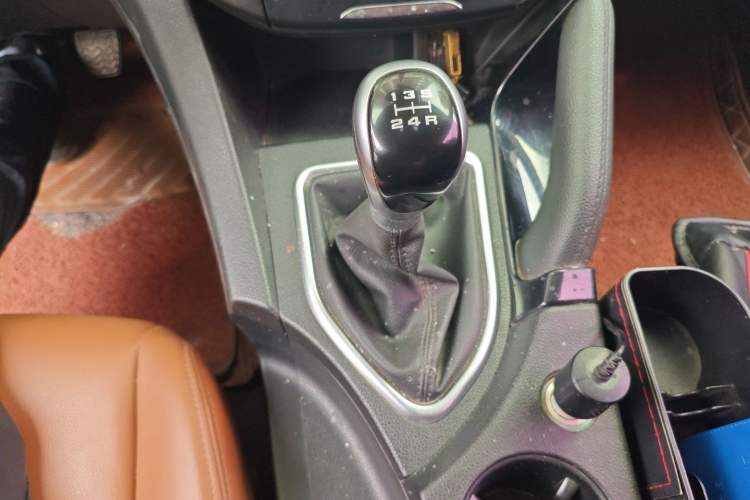 Used Dongfeng Fengdu MX5 2016 1.4T Manual Luxury Edition Gear Lever
