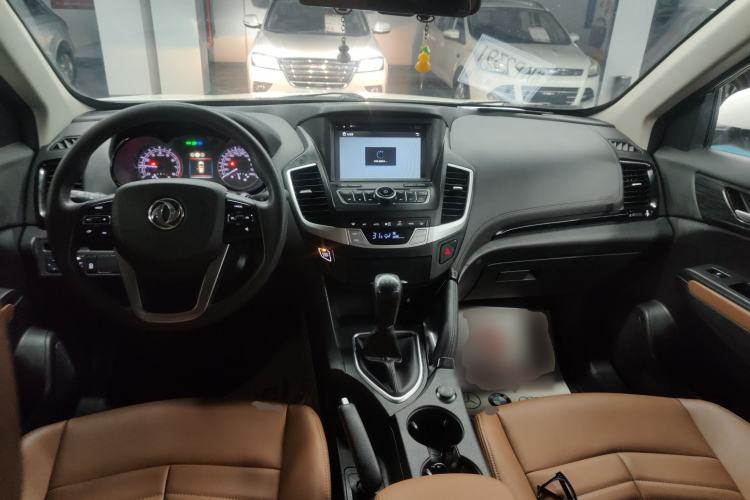 Used Dongfeng Fengdu MX5 2016 1.4T Manual Luxury Edition Interior 2
